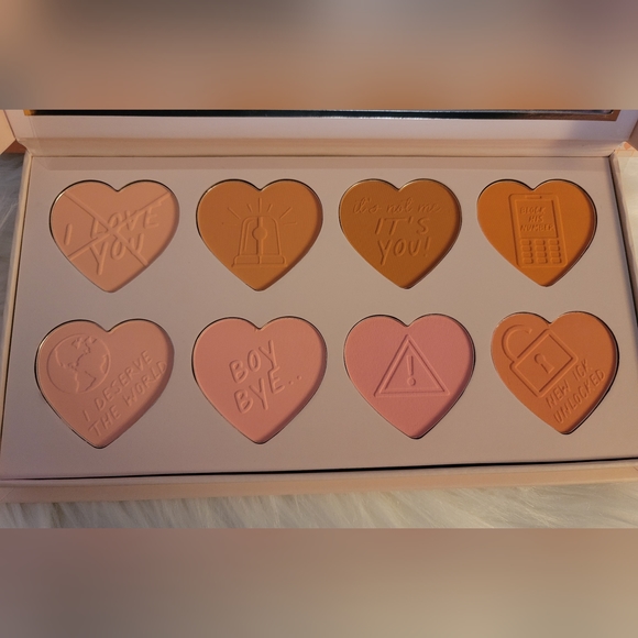 PLouise My 2nd Blush Palette with Large Mirror inside. BRAND NEW 💎 - Picture 3 of 3